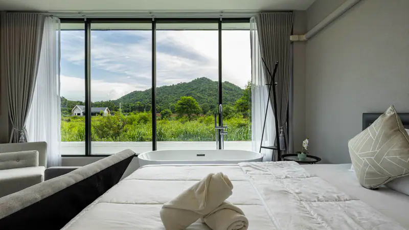 อ่างอาบน้ำในห้องนอน 3 วิวภูเขา